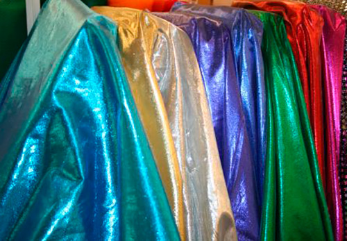 L'histoire d'un luxueux tissu de lama au fil métallique brillant