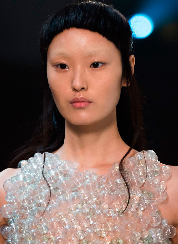 Impression 3D et artisanat dans la collection couture Iris Van Herpen