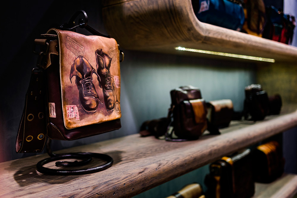 Explorer les styles de mode avec les sacs Ante Kovac