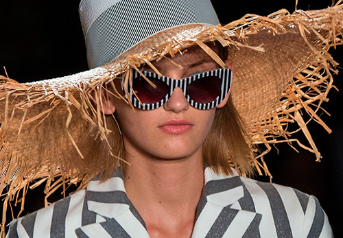 lunettes de soleil rayées 2026