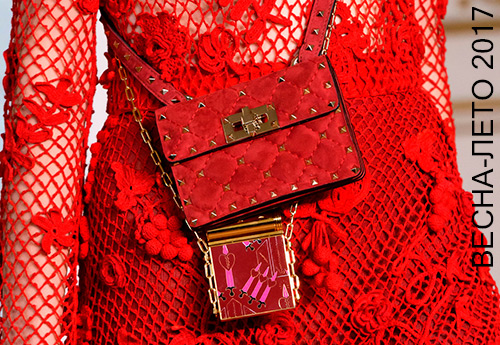 Petits sacs à main sur une chaîne autour du cou printemps-été 2026