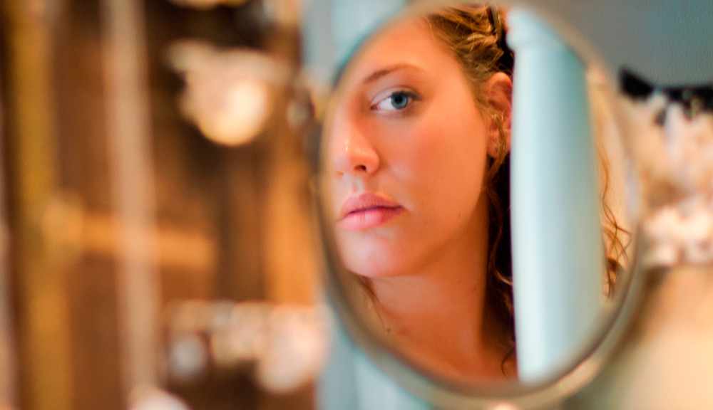 Comment resserrer l'ovale du visage à la maison