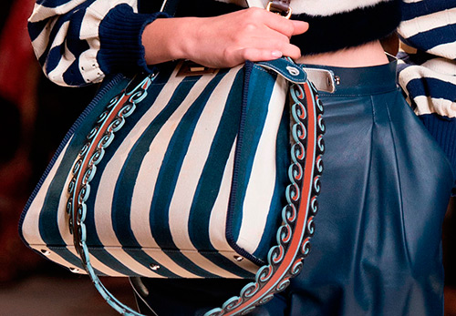 Sacs et chaussures à rayures Fendi