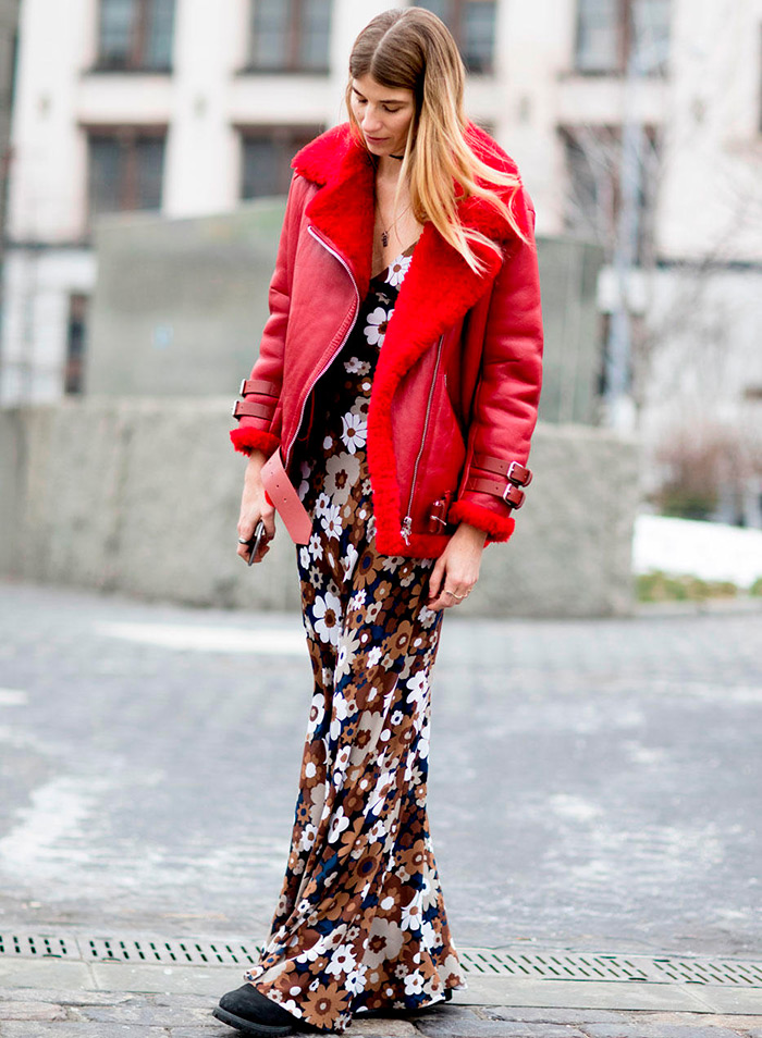 manteau en peau de mouton rouge