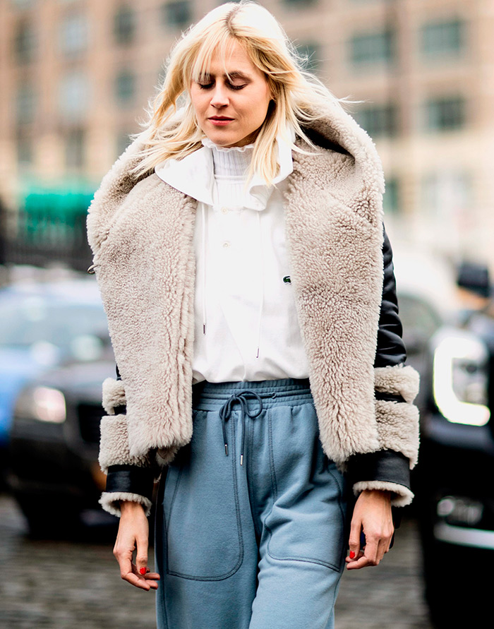 Manteaux en peau de mouton de la Fashion Week - les meilleurs looks