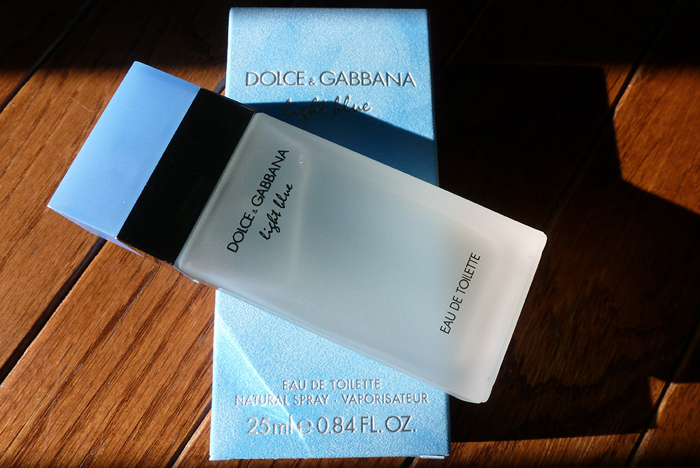 Parfum bleu clair par Dolce & Gabbana