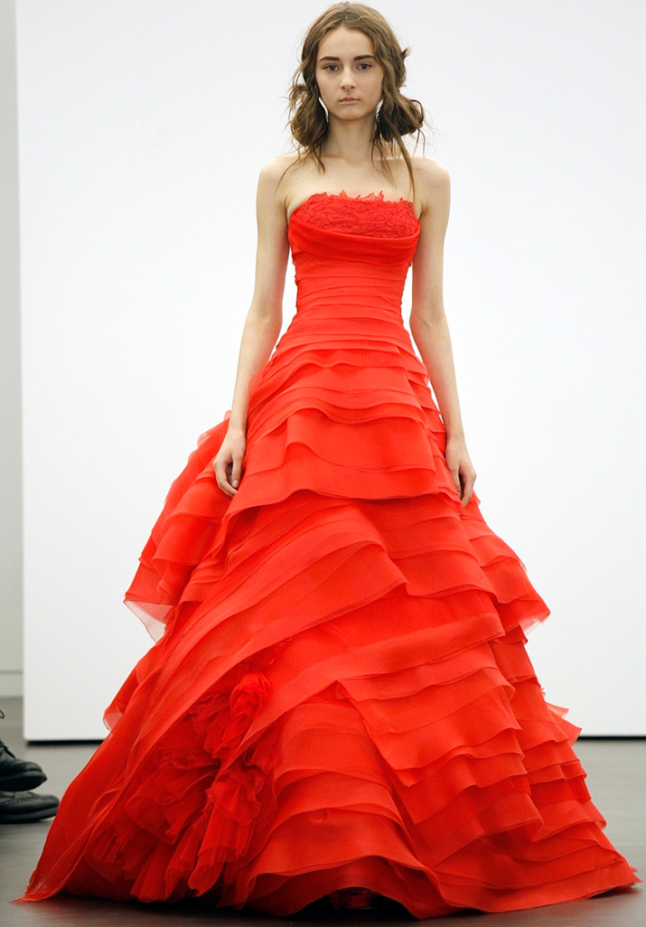 Robe de mariée rouge Vera Wong