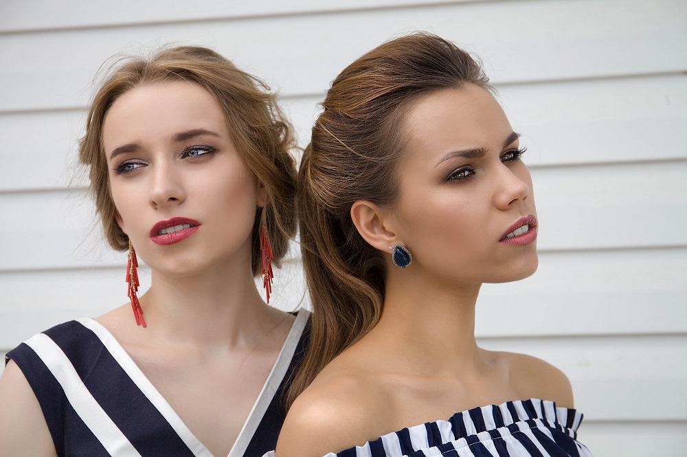 L'été cherche une promenade sur la rivière