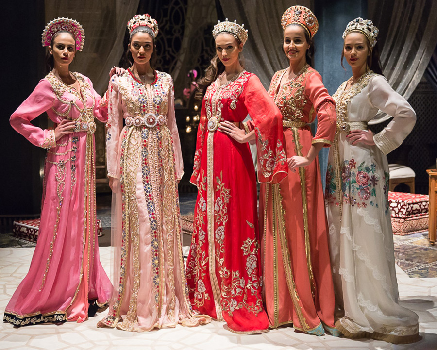 Robe caftan - qui convient et quoi combiner