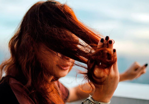 Comment choisir un sérum de restauration capillaire