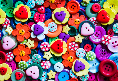 Boutons dans les looks à la mode automne-hiver 2025-2026