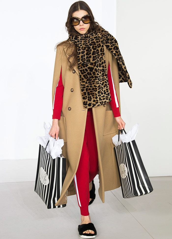 Comment nouer et porter une écharpe pendant la saison froide 2025-2026