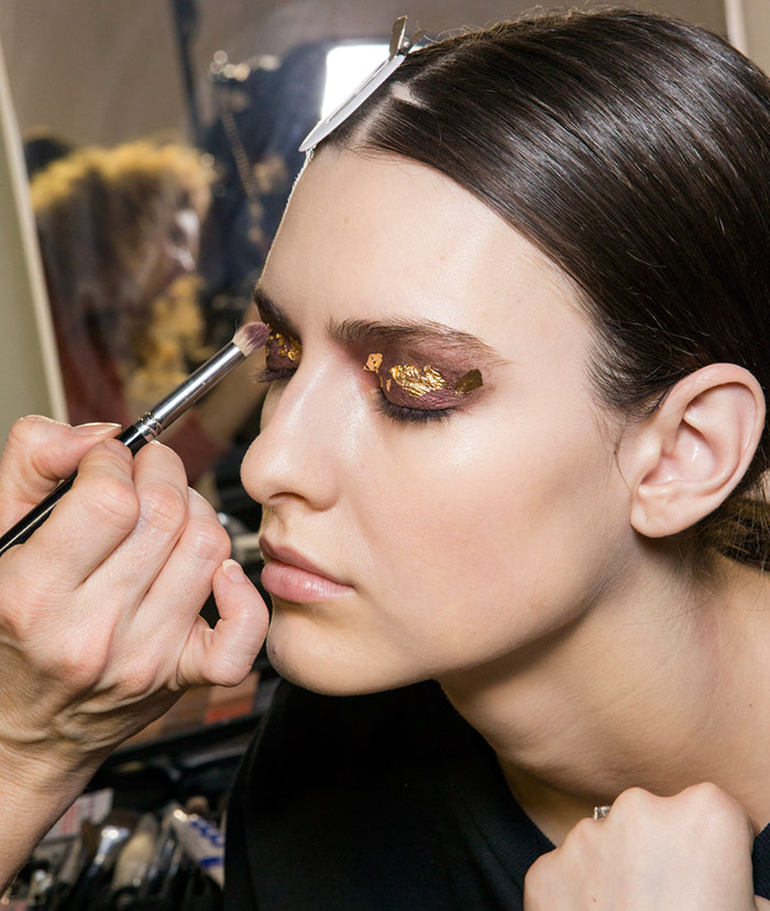 Comment faire du maquillage à la feuille d'or