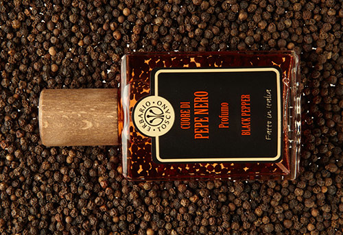 Parfum et eau de parfum au parfum de poivre noir