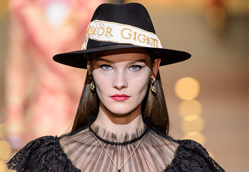 Chapeaux pour femmes des collections automne-hiver actuelles