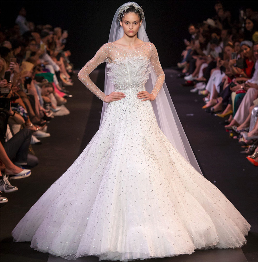 Robe de mariée à plumes