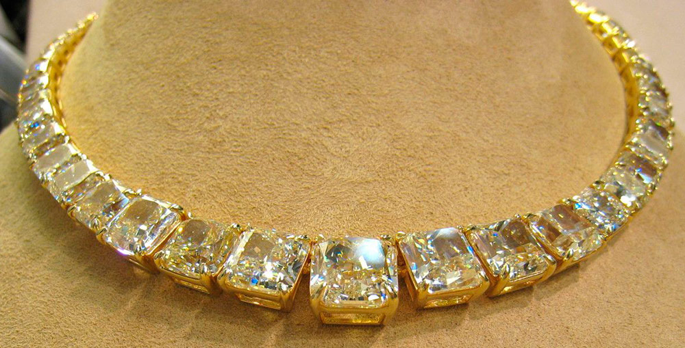 Collier pour une robe de soirée