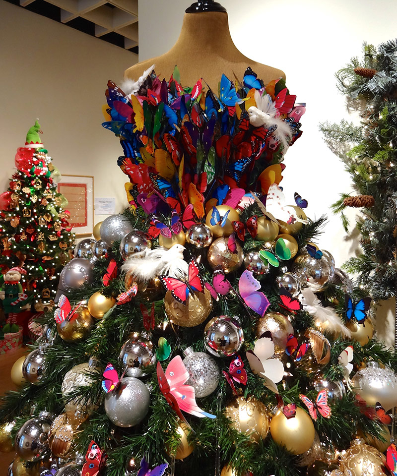 Arbre de Noël avec des papillons