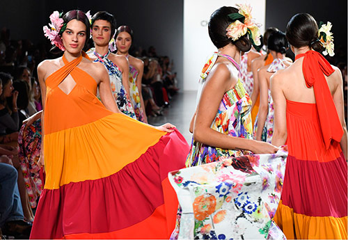 Robes et combinaisons à fleurs pour le printemps et l'été 2026