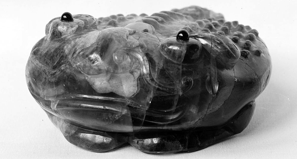 La fluorite, une pierre qui brille dans le noir