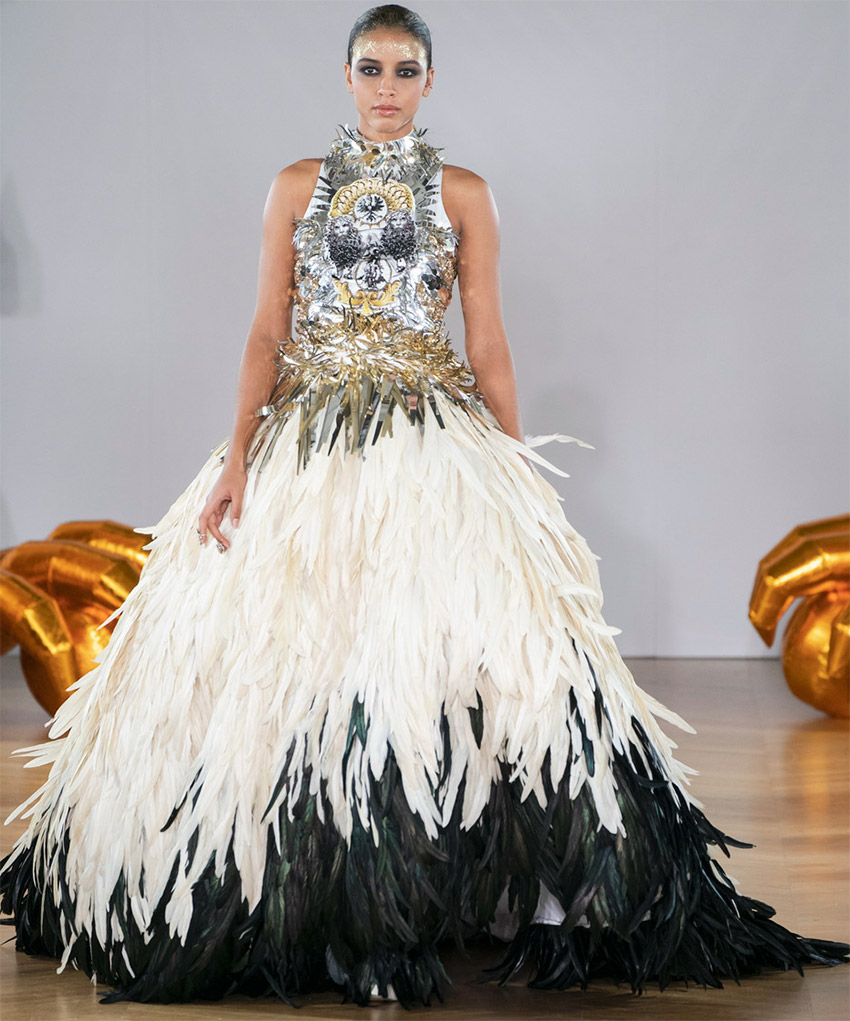 Robe chic à plumes