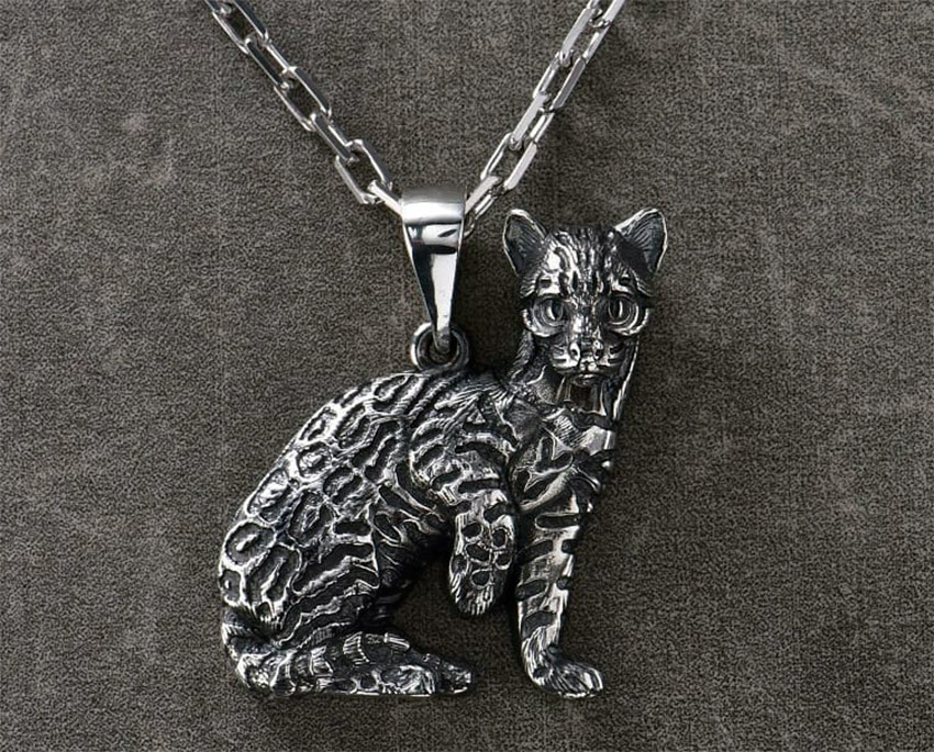 Pendentif léopard