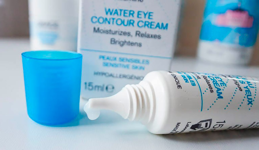 Cosmétiques pour les poches sous les yeux