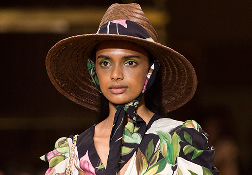 Chapeaux de paille tendance pour l'été