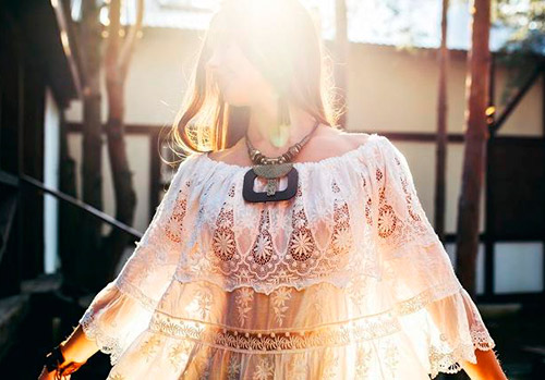 Chemisiers à la mode dans un style romantique