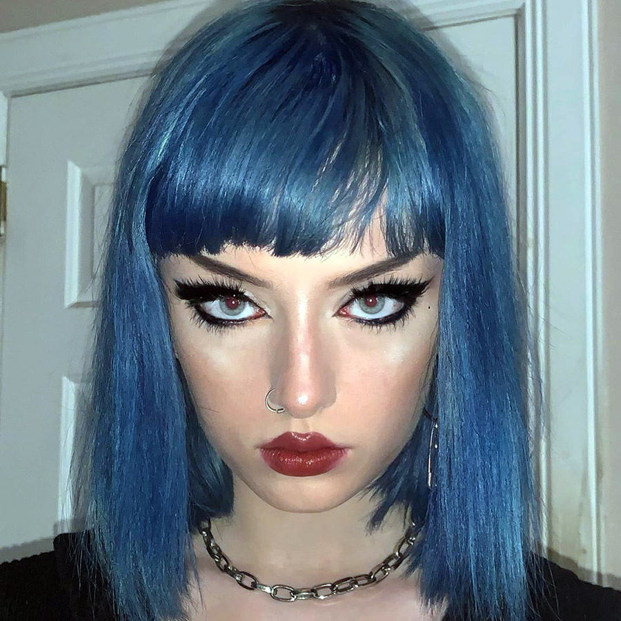 Coloration des cheveux brillante pour les adolescentes