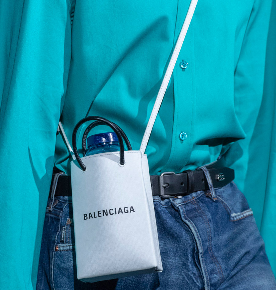 Sacs avec inscriptions