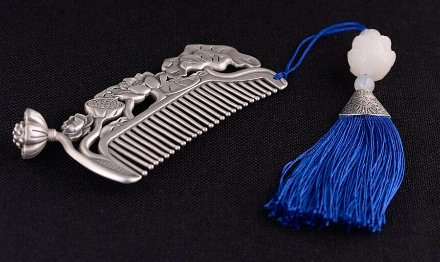 Peigne à cheveux en argent