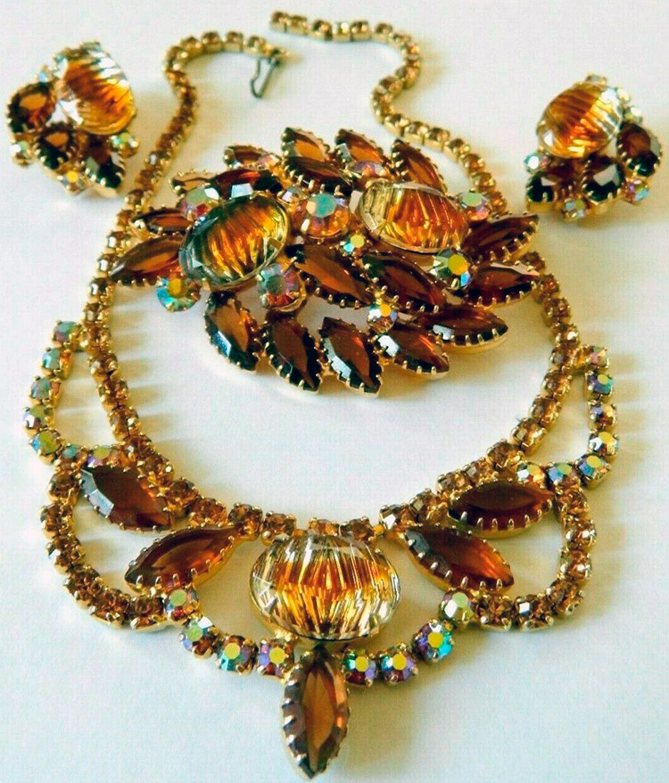 30 bijoux vintage en cadeau pour le nouvel an