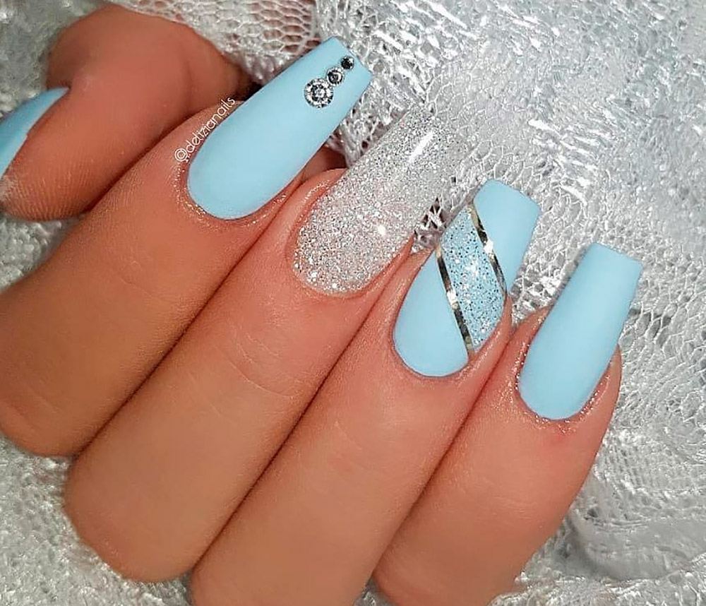 Manucure neige pour ongles courts et longs