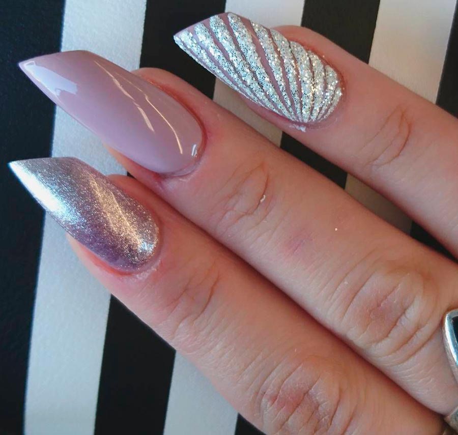 Forme d'ongle de rouge à lèvres