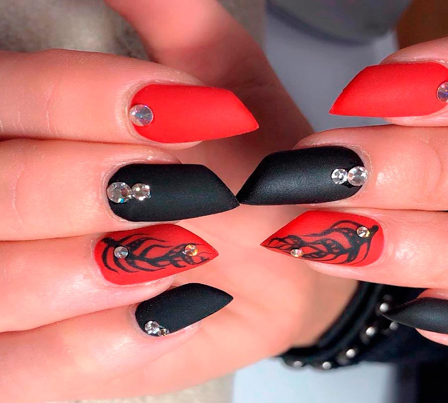 Forme d'ongle de rouge à lèvres