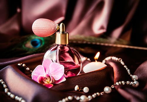 TOP 10 des parfums bon marché avec un parfum cher