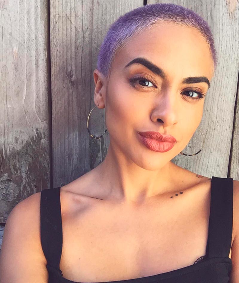 Coupe de cheveux chauve pour une fille