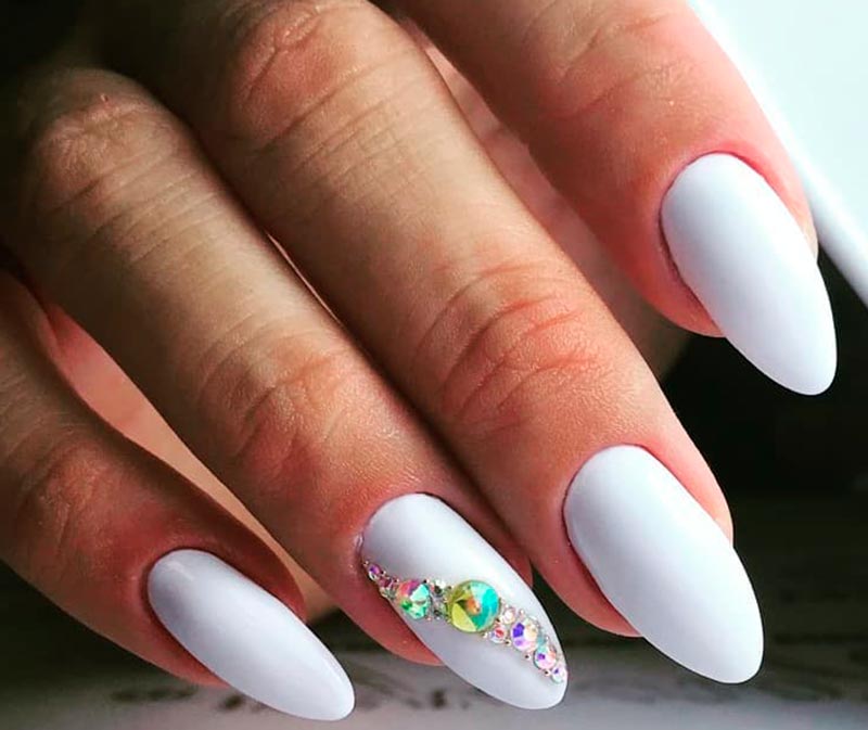Manucure mariée blanc pur