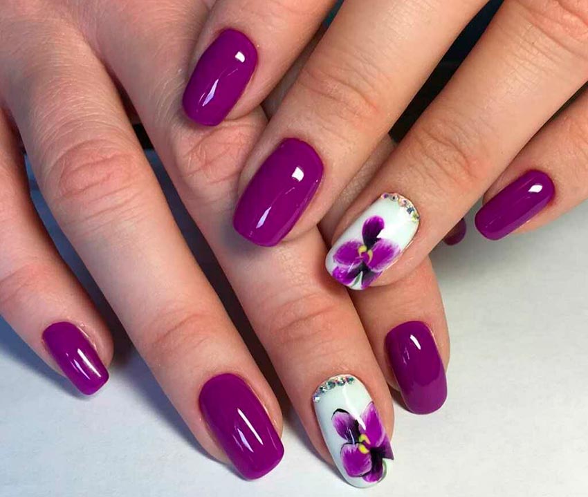 Dessins d'ongles violets