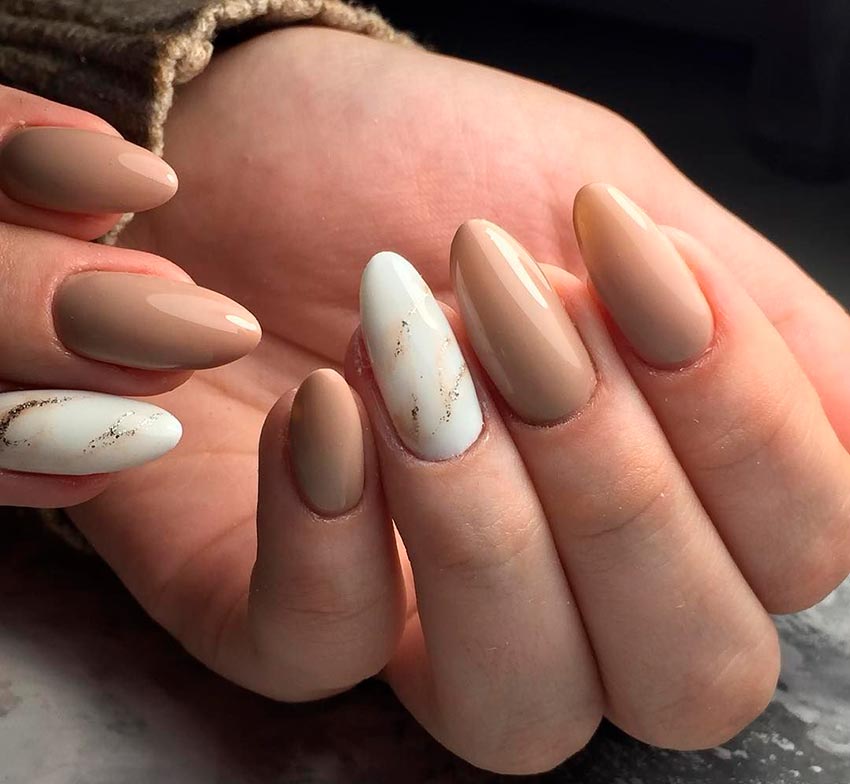 Manucure d'affaires après 40 ans