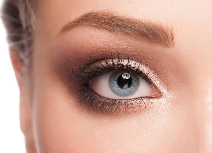 sourcils naturels clairs