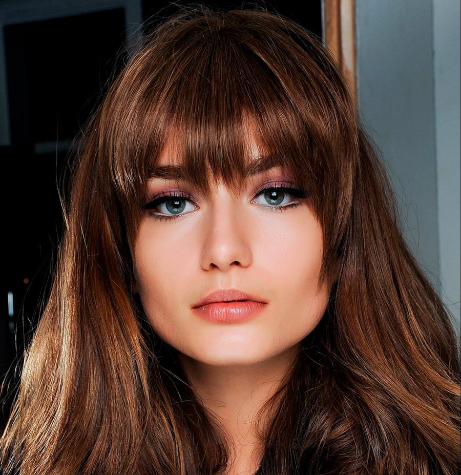 Frange sur un visage carré