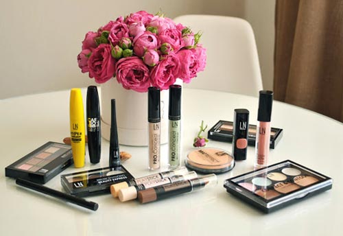 Constituer une trousse à cosmétiques : quel type de cosmétique acheter après 40 ans ?