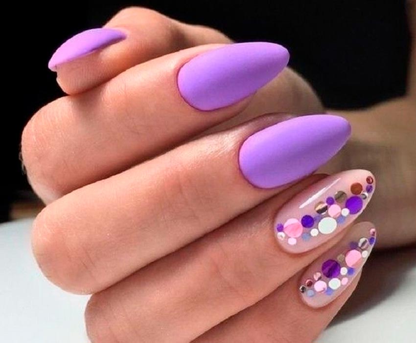 Manucure pailletée mate