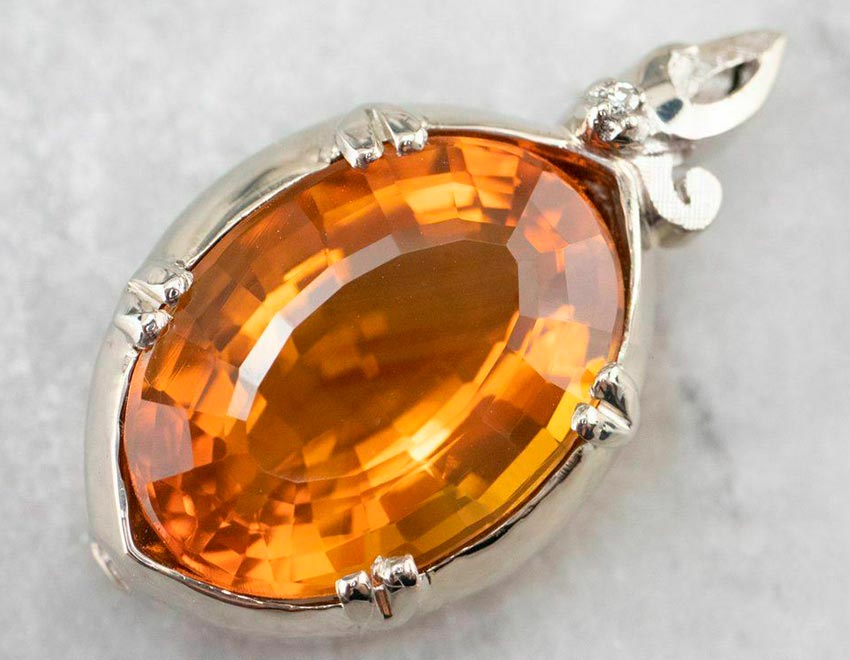 Décoration en pierre d'opale