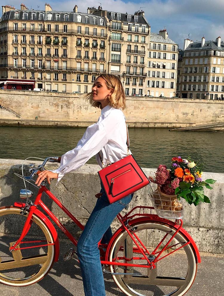 Créer l'image d'une femme parisienne