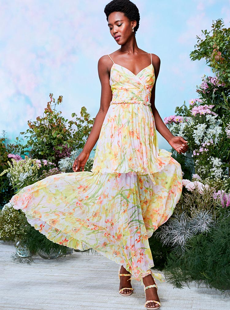 Robes à la mode avec des bretelles