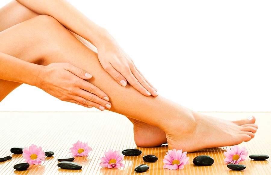 Éliminer les poils indésirables à la maison : toutes les méthodes populaires